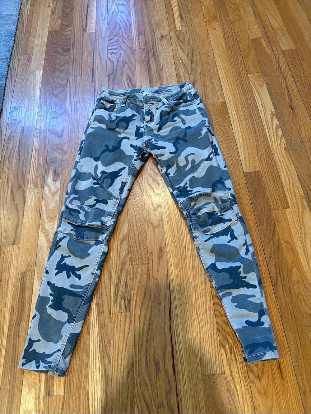 Skinny Camo Jeans in Gray & Green